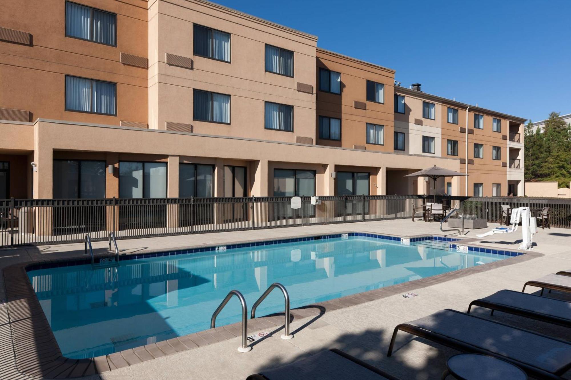 Courtyard by Marriott Birmingham Trussville Exteriör bild